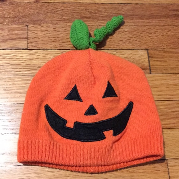 Like new Halloween pumpkin onsie with matching hat - Picture 2 of 5